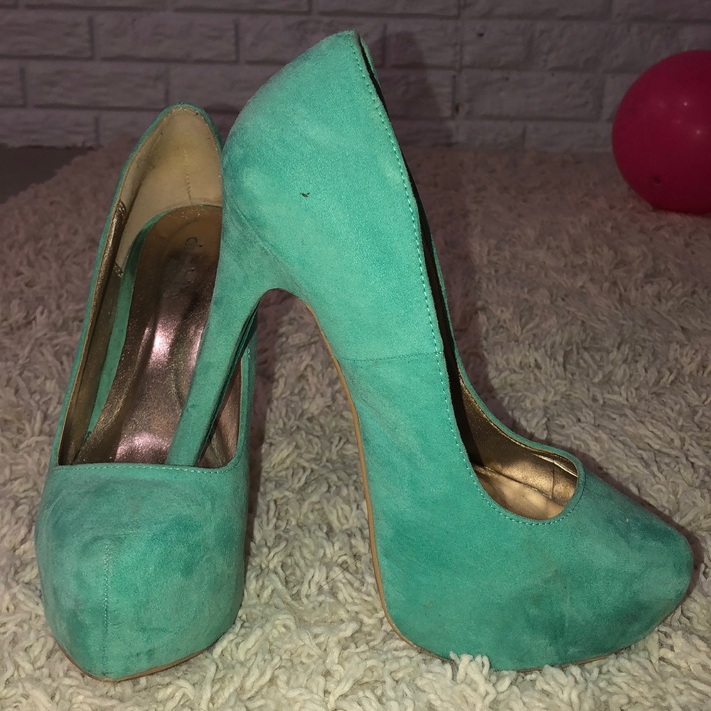 Heels - Picture 2 of 7